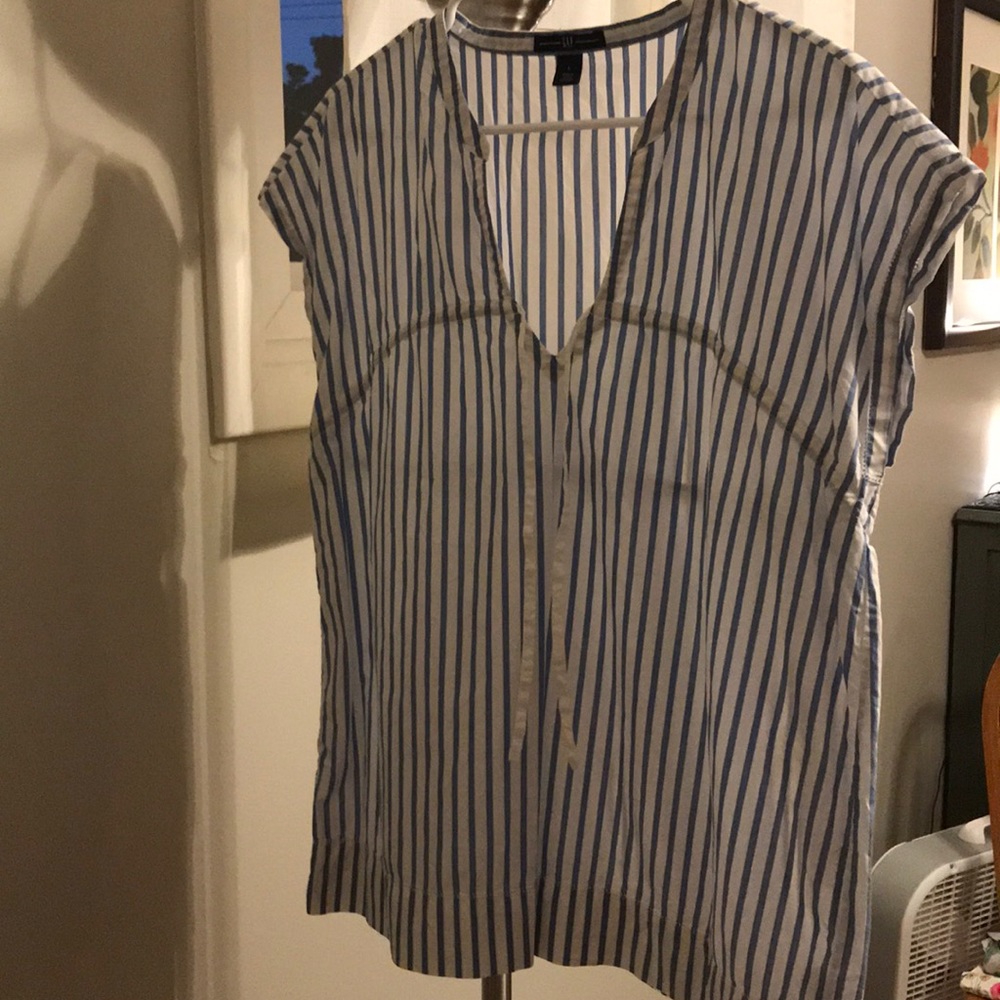 Gap light weight shirt